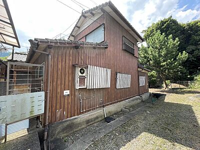 外観：市街地に近く、都市高速「篠崎南インター」まで車で約1分と行き来がしやすい立地です。