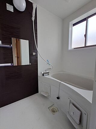 右側住居の内観...