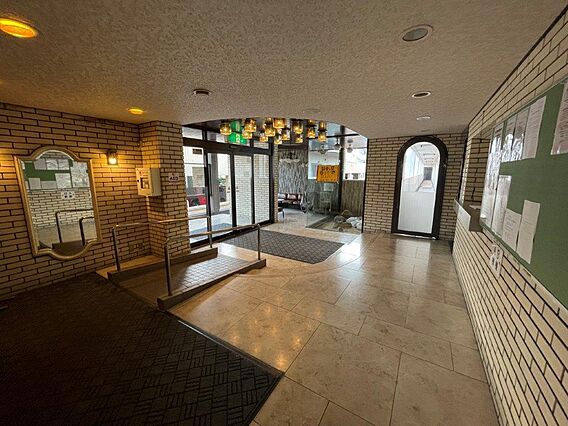 開放的なエント...