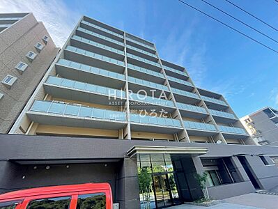 外観：地上8階地下1階建て。