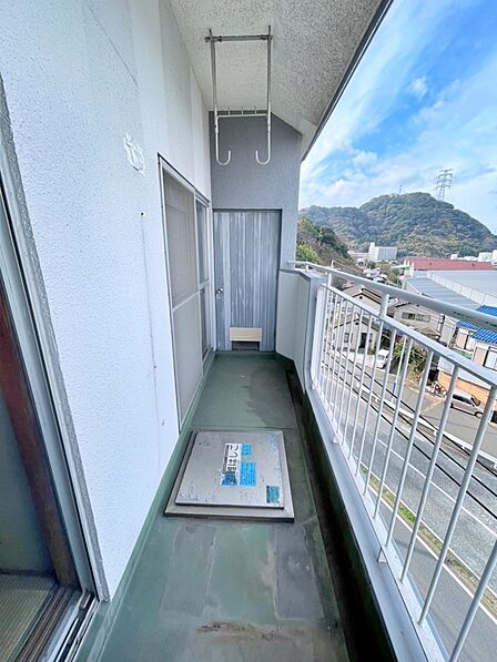 角部屋なのでバルコニーが2か所あります。