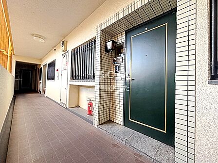 玄関前スペースも広々 余裕のある造りです