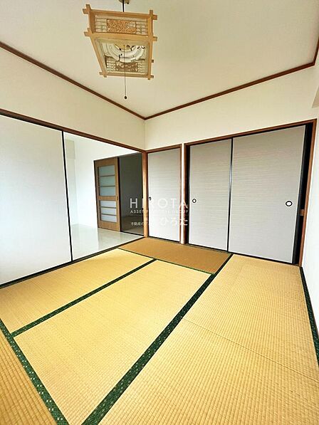 和室だと足をのばして寛ぐことができ、客間やお子様の遊び場など幅広い用途で利用できます。