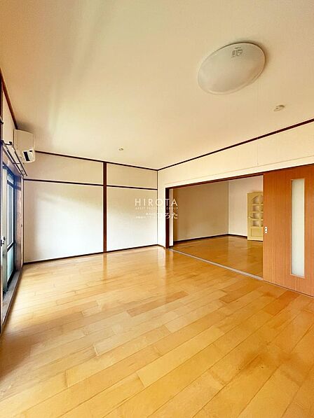 南東向きで日当たり良好ですよ。