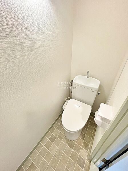 床のクッションフロアも貼り替えております。
