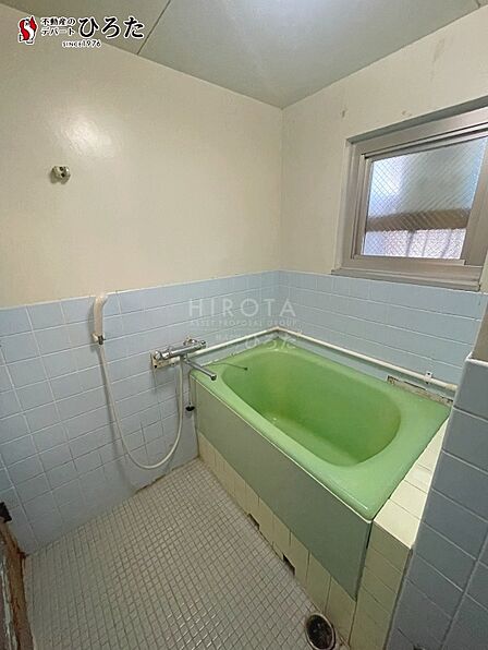 窓付きで換気ができます。通気性が悪いとカビや湿気の原因となり健康にもよくないそうです。