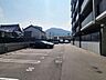 駐車場：平置き駐車場で駐車が楽です。
