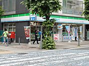 ファミリーマートセンター北駅前店まで436ｍ
