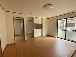 キャッスルカラー ３０２ 3階2LDKのリビング/ダイニング