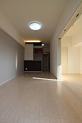 ビッグファミリー葛原 201 2階1LDKのリビング/ダイニング