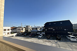 周りに高い建物が無く日当たりの良いバルコニーです。