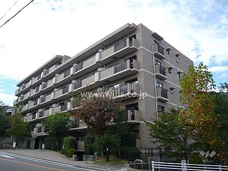 東急ドエル・アルス西宮越木岩の外観（南東側から）