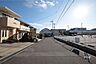 外観：物件の南側前面道路（西側から）［2025年2月10日撮影］