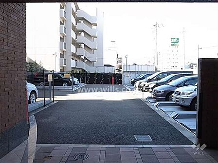 敷地内駐車場（機械式と平面式とがあります。）