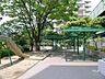 その他：【その他共用部】マンションの敷地内には公園が設けられています。お散歩やお子様の遊び場に最適です。