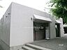 その他：集会室。北大阪急行線「桃山台」駅バス7分、バス停より徒歩2分。1989年8月築。総戸数305戸の分譲マンションです。