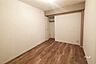 その他：納戸約5.0帖。窓がないですが、通常の部屋、物置や趣味部屋としてもご利用いただけます