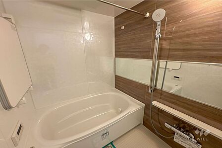 浴室ゆったりとしたバスルーム。疲れを癒せます。