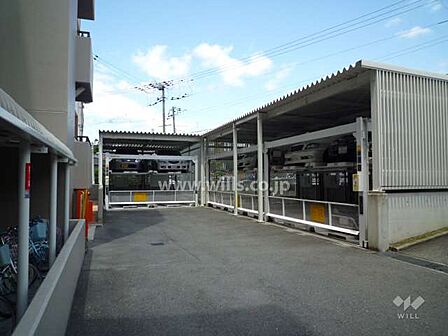 敷地内駐車場(屋根付き機械式)