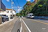 外観：物件の南側前面道路（西側から）［2026年10月6日撮影］