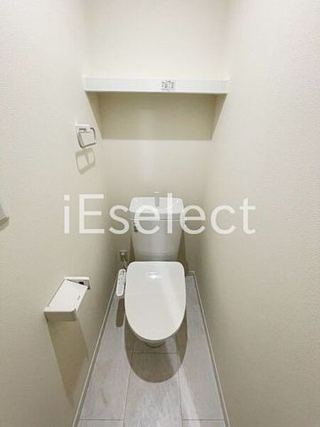 画像7:温水洗浄便座付きのトイレです