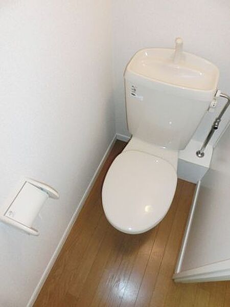 画像12:トイレはシンプルですね。