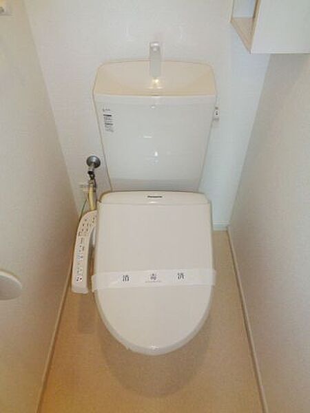 画像11:温水洗浄便座付きトイレです