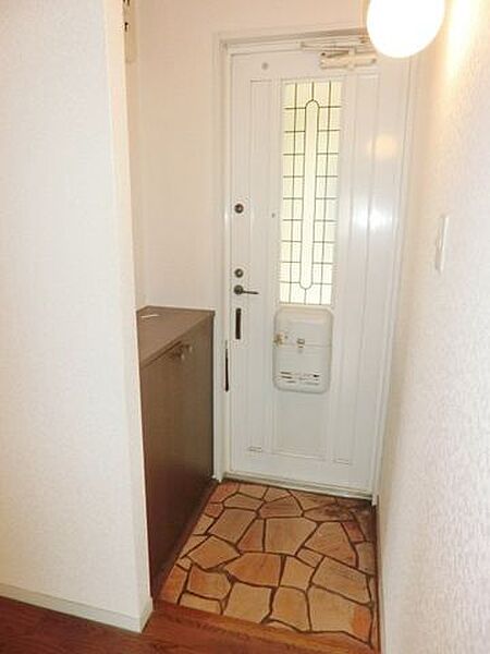 画像7:靴箱のある玄関。