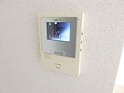 来訪者の分かるモニターホン付きです