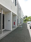 玄関へのアプローチ