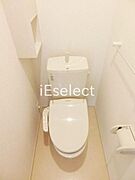 温水洗浄便座付きのトイレです
