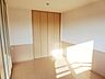 室内：リビング横のお部屋です。
