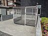 その他：マンション敷地内ゴミ出しエリア。