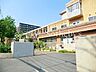 周辺：川崎市立向丘小学校 徒歩18分。広々とした校庭や落ち着いた雰囲気の校舎が魅力の小学校。友達と楽しく過ごす日々の中で、学びと心の成長が自然と育まれていきます。 1400m