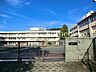 周辺：横浜市立城郷小学校 お子様の学校生活の中心となる小学校が近くにあり、登下校の安心感はもちろん、学びや友情を育む毎日をあたたかく支えてくれます。 1100m