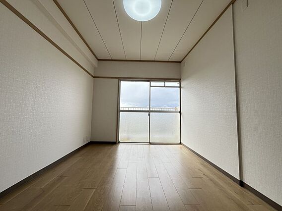 明るくにぎやか...