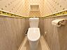トイレ：トイレにはちょっとした棚も備えられています♪