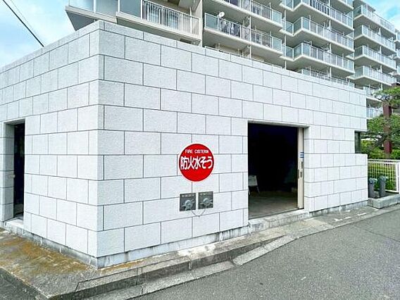 《ゴミ置き場》...