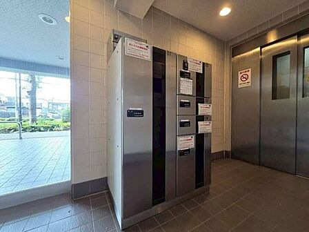 《宅配ボックス》不在時でも安心して荷物を受け取れる宅配ボックス。
