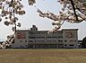 周辺：津市立西橋内中学校（876m）