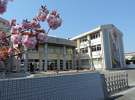 津市立南が丘中学校(1157m)