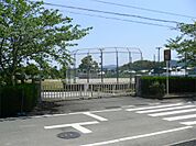 玉城町立外城田小学校（738m）