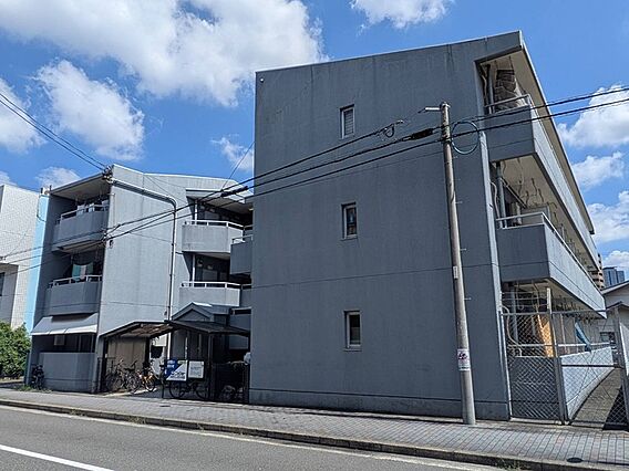 閑静な住宅街に...