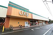 ユーコープ湘南台店 徒歩3分。 240m