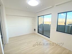 JR草津線 手原駅 徒歩4分の賃貸アパート 3階1LDKのリビング/ダイニング