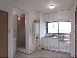 JR東海道・山陽本線 野洲駅 バス25分 近江台下車 徒歩1分の賃貸アパート 1階2DKのリビング/ダイニング