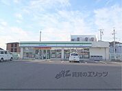 ファミリーマート　湖南岩根店まで600メートル