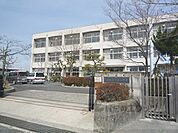 治田西小学校まで550メートル