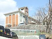 雄琴小学校まで1240メートル
