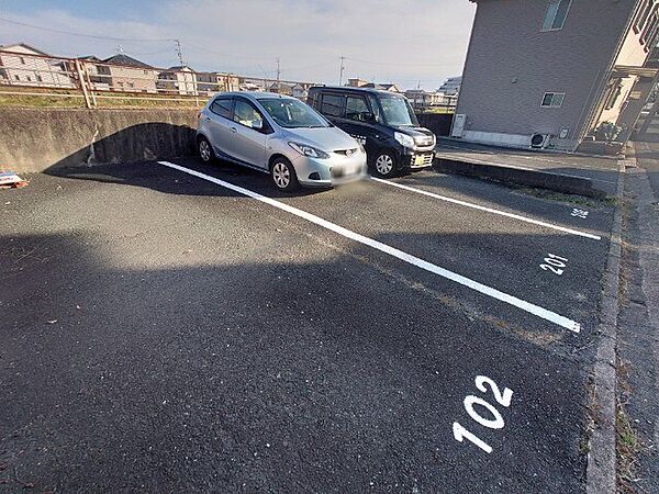 画像17:駐車場